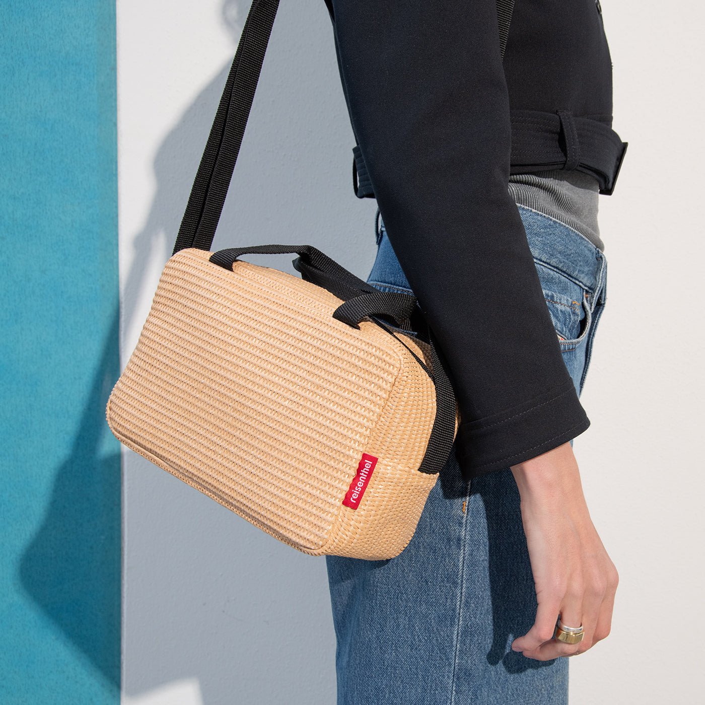 coolerbag to-go raffia black Crossbody handbag  • Shoulder handbag  • Small tote bag  • Mini handbag  • Convertible shoulder bag